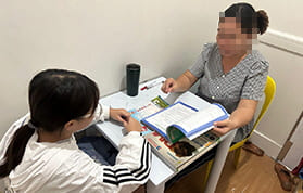 엠제이는 가르치는 역할을 따로 갖춥니다