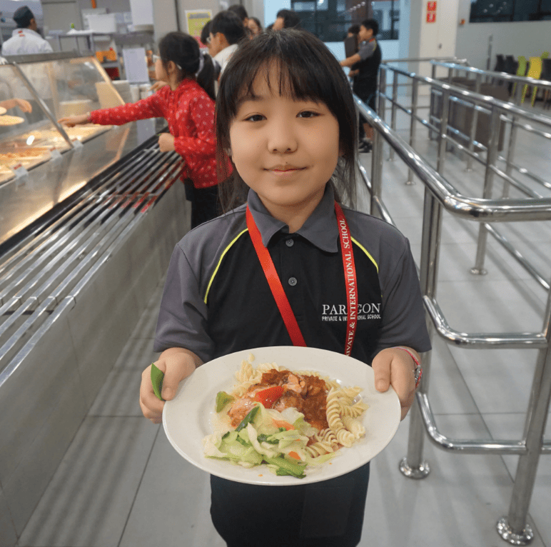 파라곤 스쿨링 캠프 학교 식당 점심 메뉴 배식