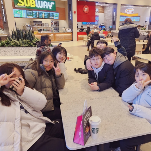Carney 스쿨링 캠프 친구들과 외부활동
