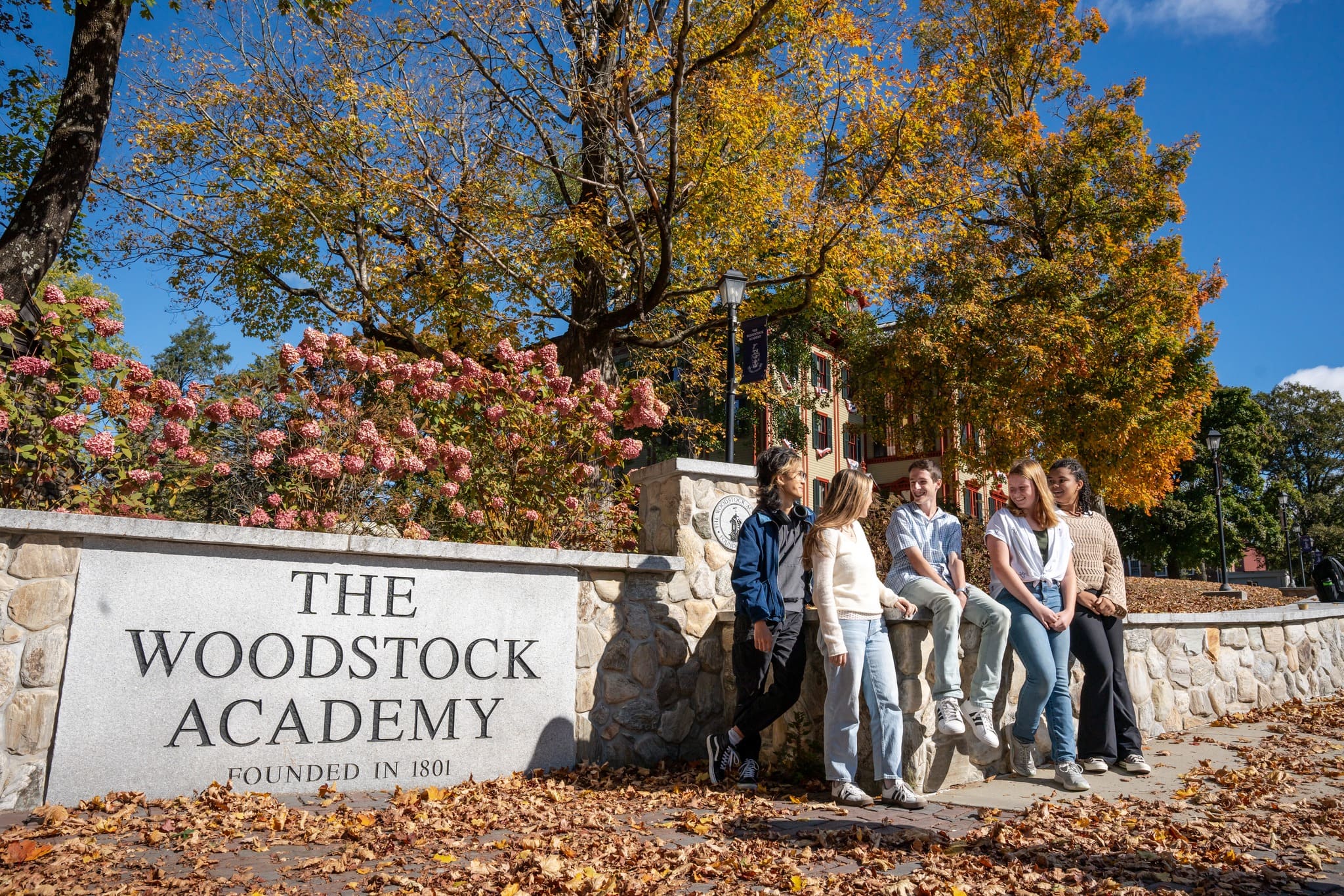 The Woodstock Academy 정문